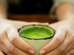 To nie tylko modny napój. Matcha może pomagać przy katarze siennym