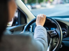 Robisz to, żeby spalić mniej paliwa? W rzeczywistości niszczysz silnik, eksperci kręcą głową