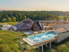 W Polsce powstaje basen wiszący nad trasą narciarską. Pierwszy taki na świecie