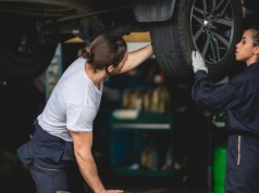 Procedura końcowa. Dlaczego moment obrotowy nakrętki półosi jest krytyczny?