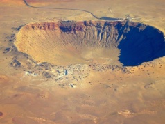 Ten krater istnieje od 50 000 lat, a i tak wciąż zaskakuje. Obiekt, który go utworzył, wpłynął na środowisko w promieniu setek kilometrów