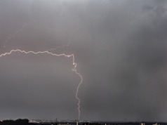 Front nad Polską. Możliwe burze i nagłe ochłodzenie. Tu pogoda najbardziej da się we znaki