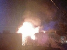 Pożar domu w Wawrze. Budynek objęty był cały ogniem. W akcji 22 zastępy straży pożarnej