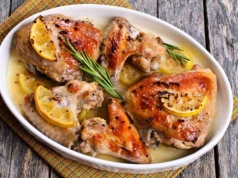 Udka z kurczaka z cytryną i ziołami: sprawdzony sposób na chrupiącą skórkę i aromat