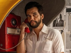 Tajny agent - recenzja filmu. Noga w brzuchu rekina