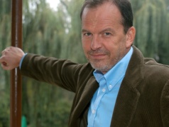 Syn legendy PRL wyemigrował z Polski. Karierę zrobił w Wiedniu