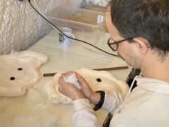 Katowicka spółdzielnia socjalna nie nadąża z szyciem pieroguszek, ale pomagają inni. Zamówienia spływają nawet z USA, Australii czy Kanady