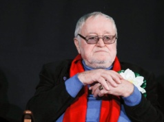 Jan Nowicki zapisał w testamencie oryginalny prezent. Niestety - służy on złej sprawie