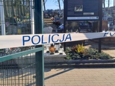 Policyjna taśma broni wstępu na cmentarz. Bulwersujące sceny w podkartuskiej miejscowości