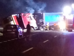 Śmiertelny wypadek na „starej trójce”. Nie żyją dwie osoby, trzecia jest nieprzytomna