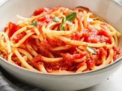 Banalny, włoski makaron. Przygotujesz z kilku składników, a poczujesz się jak w Bari