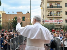 Papież w rzymskiej parafii: światło Chrystusa uwalnia ze ślepoty zła
