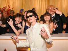 Przed Oscarami wywołał aferę. Timothée Chalamet cały na biało