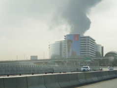 Pożar na lotnisku w Dubaju. Iran kontynuuje ataki odwetowe