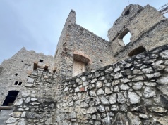 Zamek Beckov – strażnik doliny Wagu i perła słowackich ruin