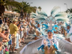 Karnawałowy finał na Teneryfie. Tłumy turystów na paradzie