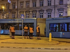 Zderzenie tramwajów przy Poczcie Głównej. Czy w tym miejscu tramwaje mogą się mijać?