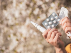 Alergolog: Marzec to dla 30 proc. Polaków problemy. Czerwone oczy, kichanie, kaszel, drapanie w gardle…