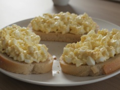 Dodaj łyżeczkę tego składnika do pasty jajecznej. Kanapki znikną w mgnieniu oka