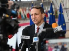 "Mówi o NATO 'oni', a nie 'my'. Sikorski o Trumpie i narracji o polexicie