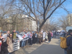 Trwają rozmowy o podwyżkach medyków. Minister Kęcką powitała manifestacja fizjoterapeutów