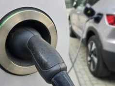 Gdy ropa drożeje, auta elektryczne zyskują. Bliskowschodni konflikt zmienia optykę