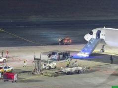 Agresywny pasażer samolotu wydalony z Polski. "Nagle otworzył drzwi"