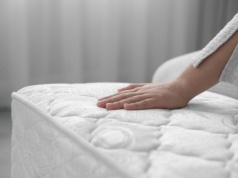 Jak twardość materaca wpływa na regenerację przy pracy fizycznej?