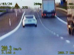 Parafianka: 35-latek w Tesli jechał 209 km/h na S17. Mandat 5 tys. zł i 15 punktów