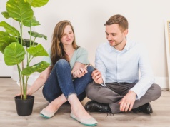 Najemca nie zapłaci i będzie ci uprzykrzał życie. Wymieni nawet zamki w drzwiach, legalnie