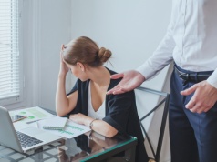 Coraz więcej pracowników skarży się na mobbing. Jeden region wyraźnie dominuje