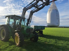 KE chce obniżyć ceny nawozów. Zniesie bariery na mocznik?