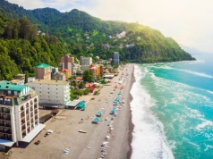 Gruzińska majówka w pełnym pakiecie 🍷 ⛰️ Loty, hotel przy plaży i auto w Batumi na TYDZIEŃ za ✨1219✨ PLN ✈️