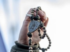 Krwawe banery i dziecko na czele. Fundacja Kai Godek znów protestowała w Gdańsku