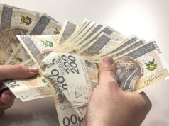 Praca bez studiów i dyplomu. Pensja od nawet 15 tys. zł brutto, zapewniają dojazd