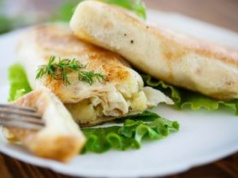 Na szybki obiad robię ukraińskie naleśniki. Wyglądają nieźle i mniej roboty niż z pierogami