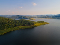 Niektóre jeziora mogą pomóc w ogrzewaniu i chłodzeniu budynków