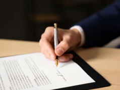 Umowy o dzieło coraz częściej krótkie i zgłaszane elektronicznie