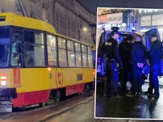 Atak nożownika w Warszawie. Zaczęło się od kłótni w tramwaju. Bohaterska reakcja pasażerów