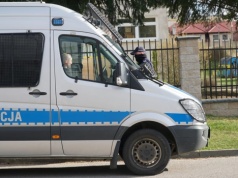 Niepokojące sceny przy szkołach postawiły służby na nogi. Są nowe informacje ws. podejrzanego