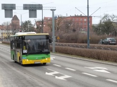 Czy dzieci powinny jeździć autobusem za darmo?
