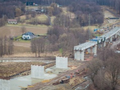 Kluczowy element wielkiej inwestycji PKP PLK. Ogromny most rośnie w oczach