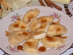 Pierogi z miodem i cynamonem
