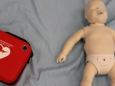 RKO niemowląt już nie palcem wskazującym i środkowym. Jest nowy bezpieczniejszy sposób