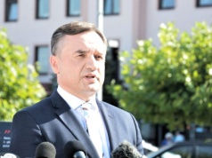 Zbigniew Ziobro straci pozwolenie na broń? Policja prowadzi postępowanie