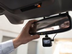 Czy kamera samochodowa może rozładować akumulator? Kierowcy nie wiedzą i używają codziennie