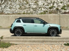 Renault wzywa do serwisu elektryczne R4 i R5. Powód jest kosztowny, ale liczba aut śladowa