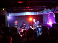 Rockowa energia z domieszką hip-hopu zaczarowały „Dziuplę”. Kameralny koncert Mymøsy