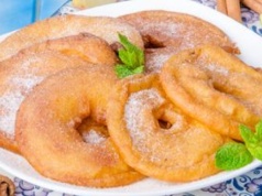 Bez niepotrzebnego ścierania. Jabłka w cieście przygotowuję, gdy nie mam czasu na racuchy