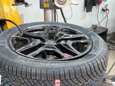 Ile kosztuje wymiana opon w 2026 roku? Lepiej usiądź. Dlatego założyłem całoroczne